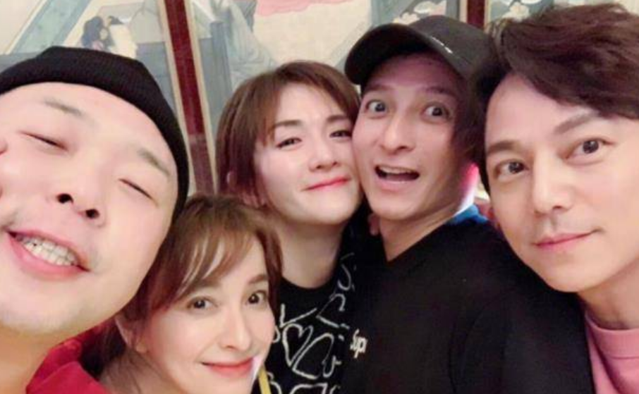 吃瓜群热议：网络乞丐，男网红社交媒体公开要饭？_绅士次元
