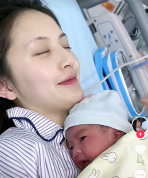 什么三观？王思聪前女友“甜仇”宣扬未婚生子_绅士次元