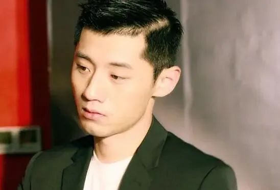 吃瓜：网红靠撞脸吴签走红，也要走老路？_绅士次元