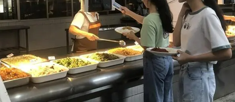 女大学生恋上食堂大叔，不是一般的恶心_绅士次元
