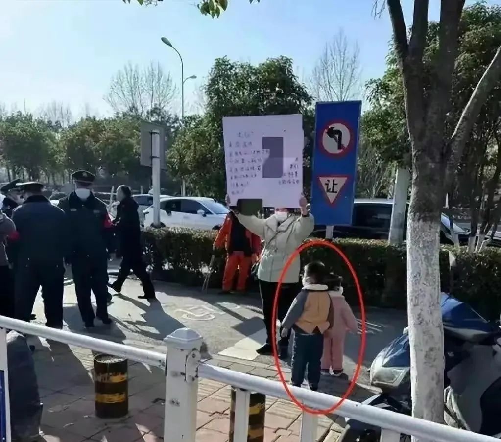 女大学生恋上食堂大叔，不是一般的恶心_绅士次元