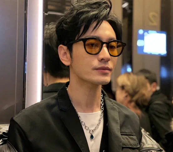 终究是一败涂地！离婚被套走25亿，黄晓明的“遮羞布”被杨颖彻底揭开了_绅士次元