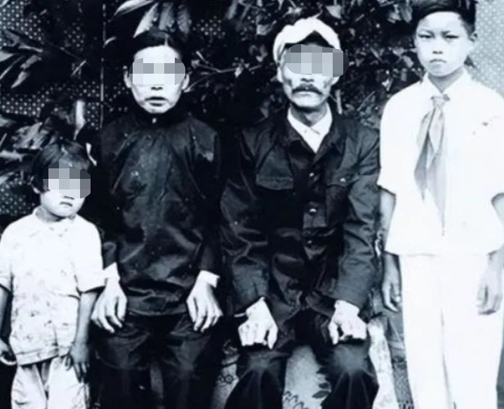 我的钱是不会捐赠给中国的！2001年，张学良在美国去世，留下了高达6亿美元的资产，可生前他就立下遗嘱，所有钱全部捐赠给美国…_绅士次元