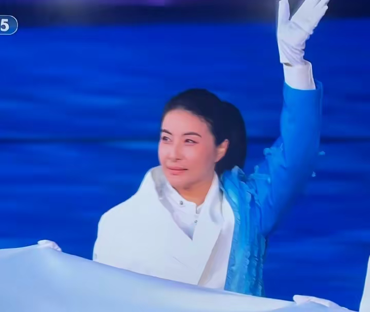 亚运开幕式十看点!霍启刚卖萌抢镜,主持人不小心“口误”,最让人意想不到的竟是这对夫妻赢麻了..._绅士次元