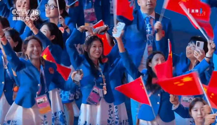 亚运开幕式十看点!霍启刚卖萌抢镜,主持人不小心“口误”,最让人意想不到的竟是这对夫妻赢麻了..._绅士次元