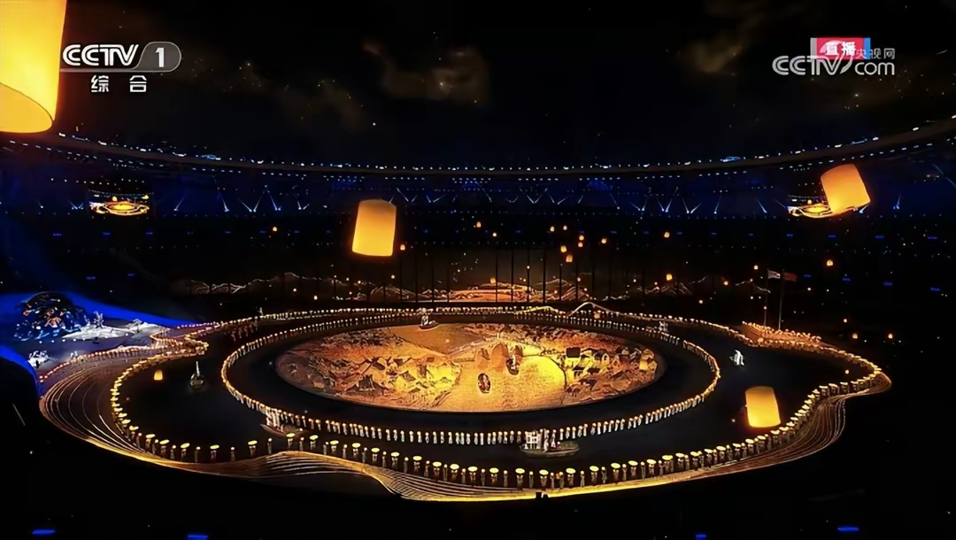 亚运开幕式十看点!霍启刚卖萌抢镜,主持人不小心“口误”,最让人意想不到的竟是这对夫妻赢麻了..._绅士次元