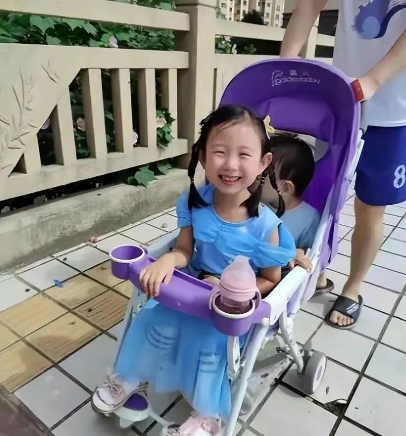 4岁女孩黄元芯走失，“阴谋论”层出不穷，一个朋友圈打脸网友，走失原因很简单_绅士次元