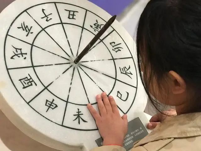 “百年难遇元旦春，千年难遇闰腊月”，闰腊月，会过两个除夕吗？_绅士次元