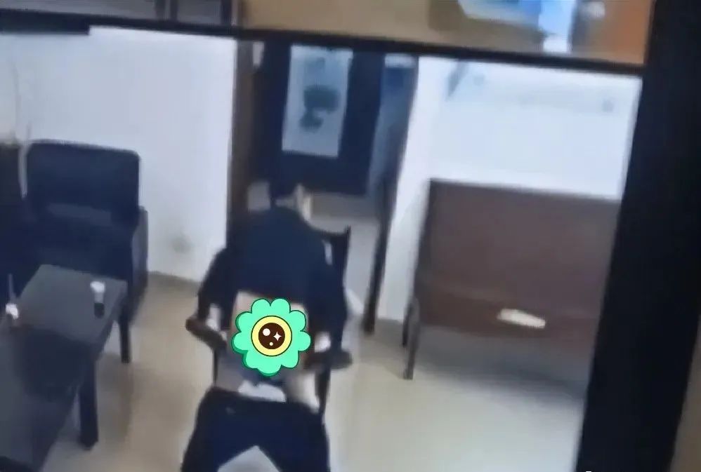潍坊妇女主任“躺平”，书记受不了！会议室一战成名，却无力回天_绅士次元