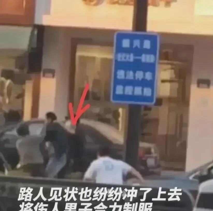 太不可思议了！浙江女律师庭审后被当街锤头，现场惨不忍睹，已住进ICU！_绅士次元
