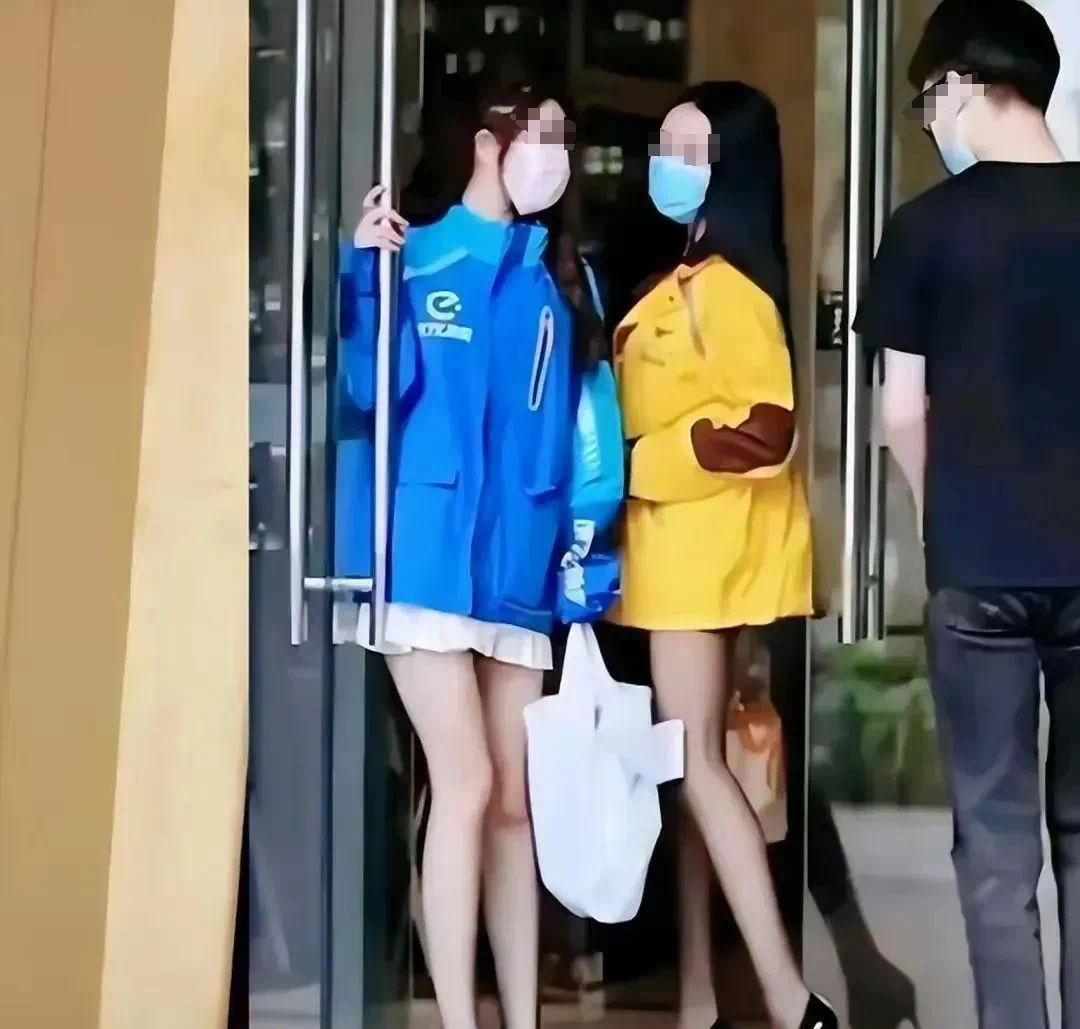 惹众怒的短裙黑丝“外卖媛”送货事件，背后的真相让人直呼受不了！_绅士次元