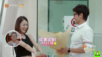 44岁陈乔恩现状：素颜比小9岁老公还年轻，不着急生娃，把狗当孩子宠_绅士次元