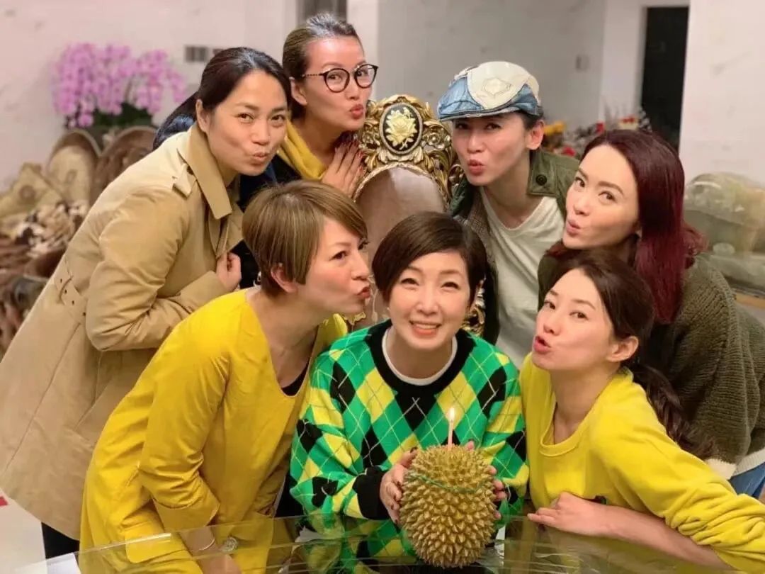 知名女星承认出轨陈小春，多位男艺人牵涉其中，她不怕被封杀？_绅士次元