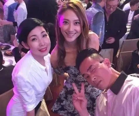 知名女星承认出轨陈小春，多位男艺人牵涉其中，她不怕被封杀？_秀人网摄影