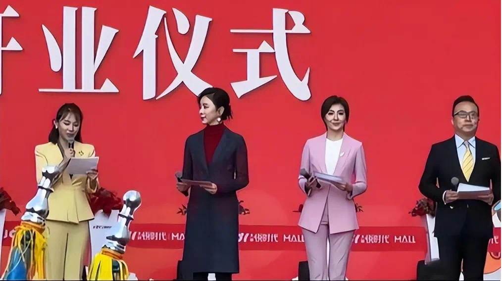 从体制内离职却遭全网群嘲！可原本年薪仅25万的她，现在一天就能赚几十万..._绅士次元