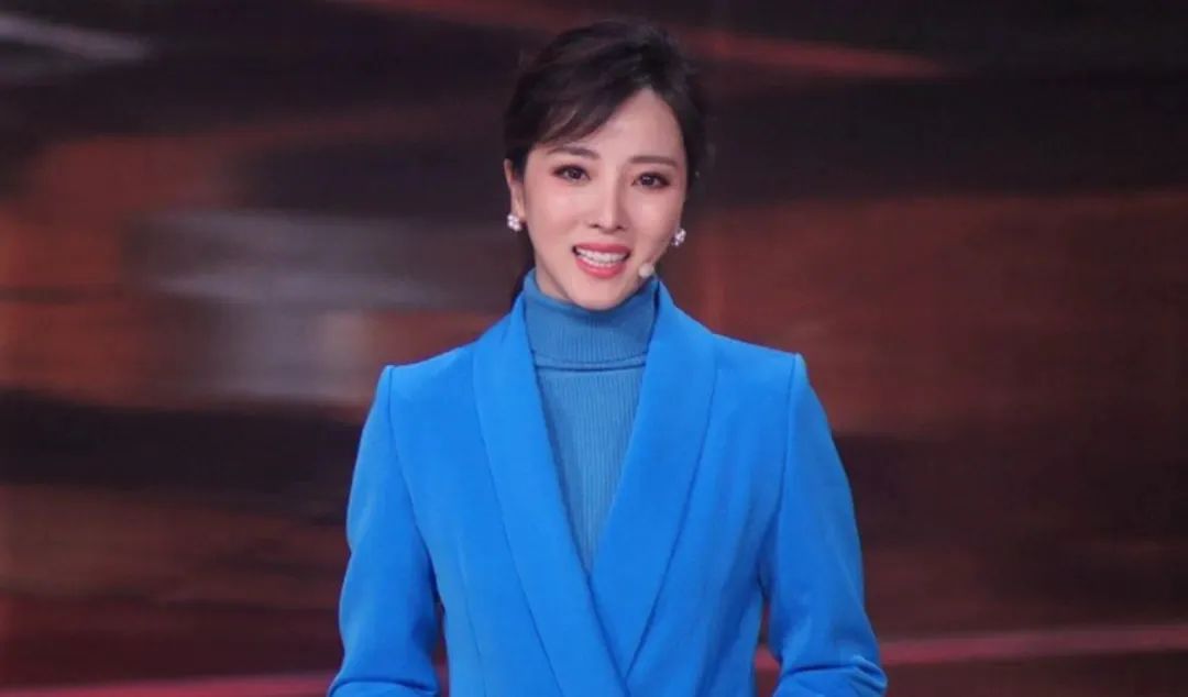 从体制内离职却遭全网群嘲！可原本年薪仅25万的她，现在一天就能赚几十万..._绅士次元