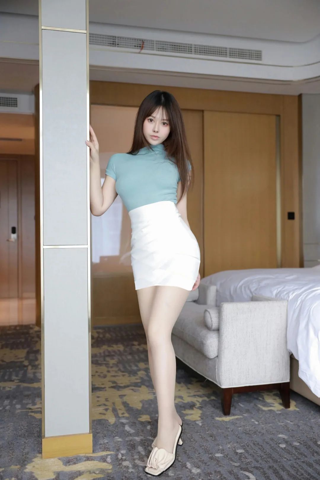 秀人网模特 艾莉写真：休闲淑女，温馨柔美心间深_绅士次元