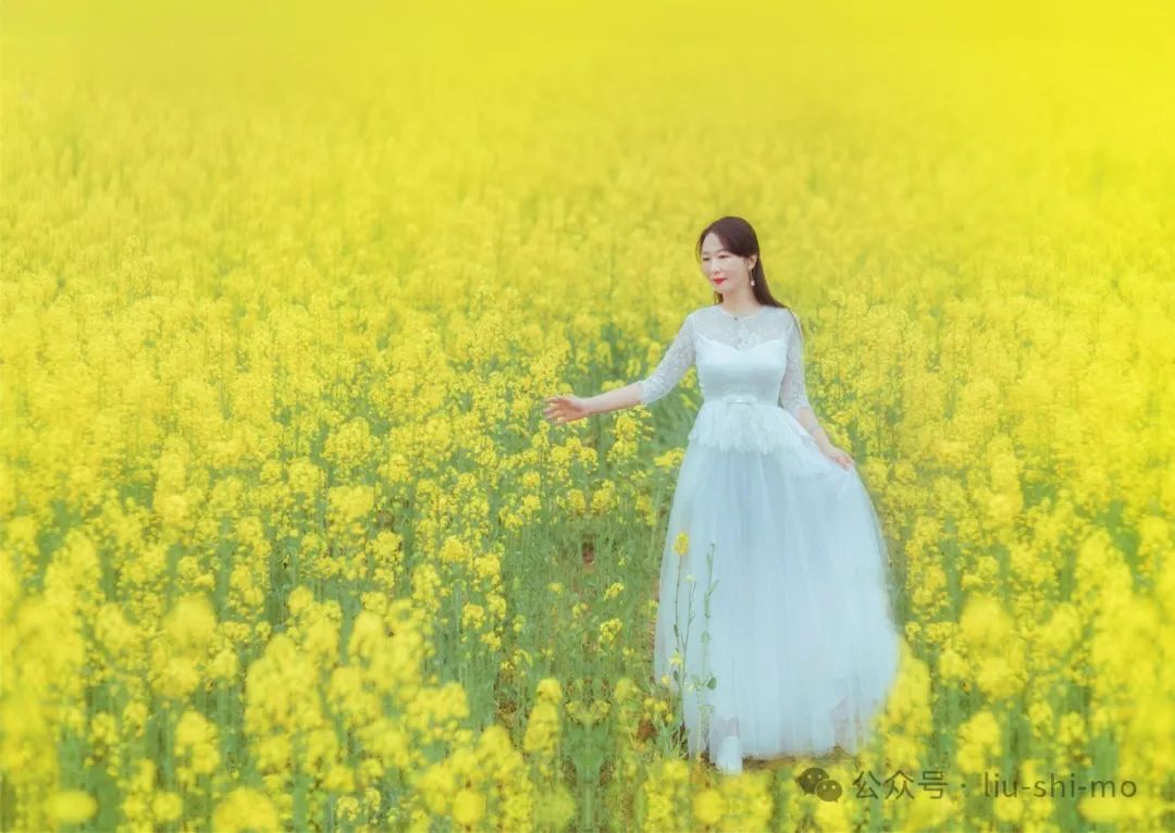手机怎么拍好油菜花人像？拍照技巧和姿势，都在这里了_绅士次元