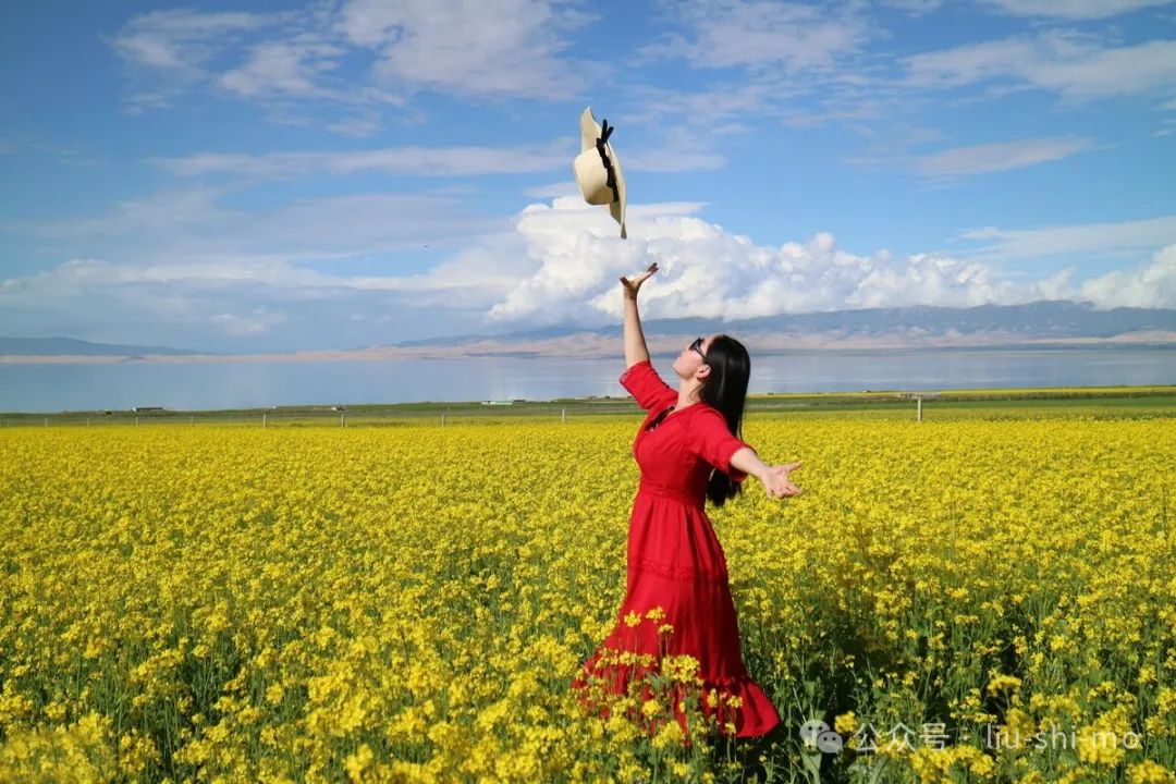 手机怎么拍好油菜花人像？拍照技巧和姿势，都在这里了_秀人网摄影