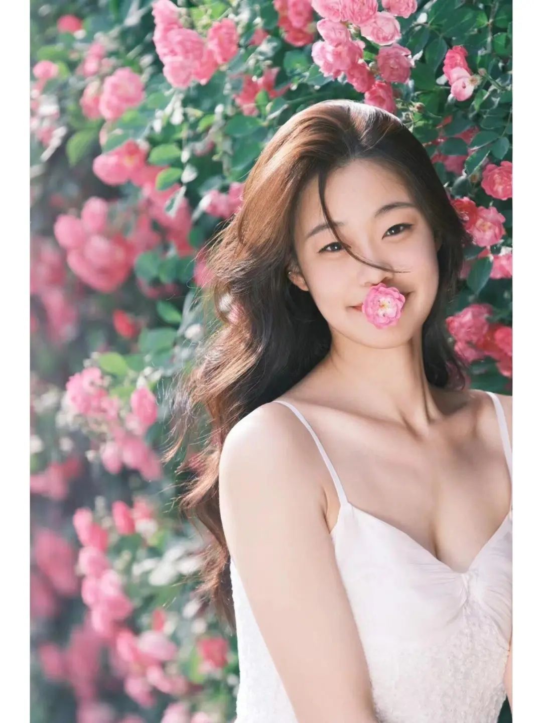 花墙拍照姿势，看这9个拍照技巧，花墙拍照很出片_绅士次元