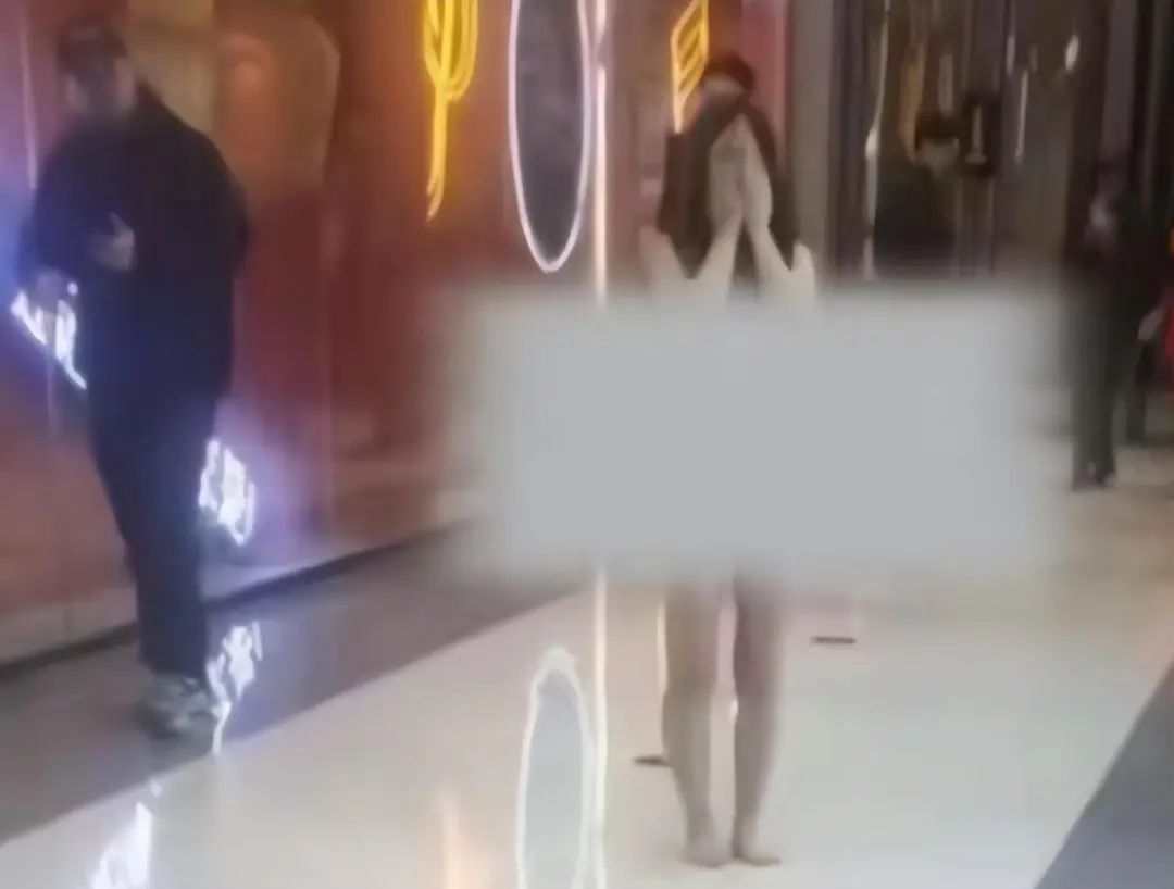 吃瓜！武汉女子商场裸奔原视频原因公布，为了当网红_绅士次元